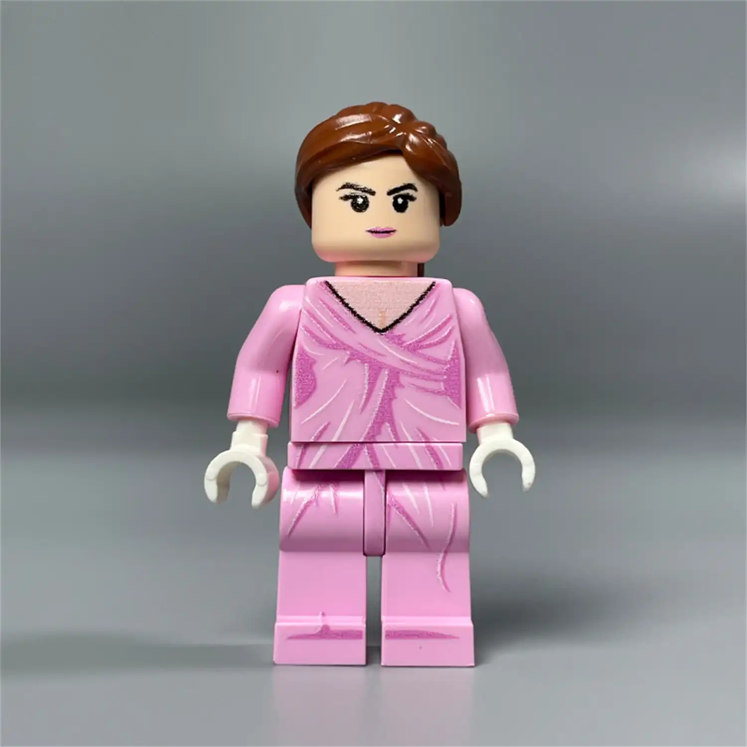Minifigure – Female wedding hostess emcee MC (LEGO Alternative)